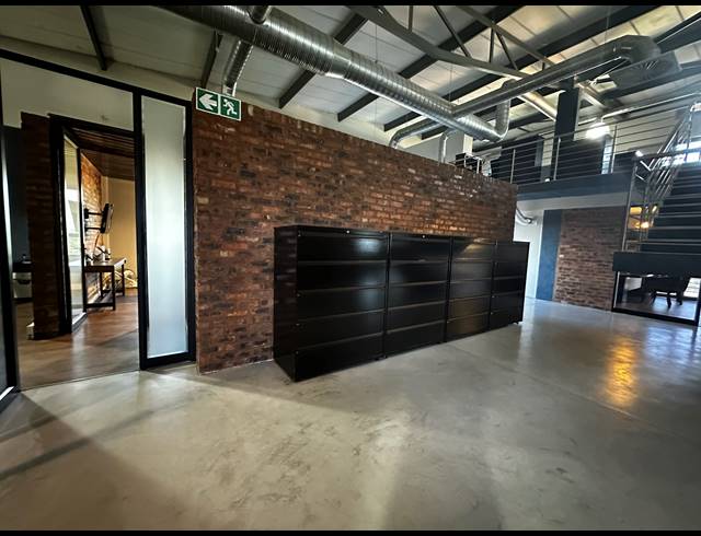528M² OFFICE FOR SALE IN SUNNINGHILL